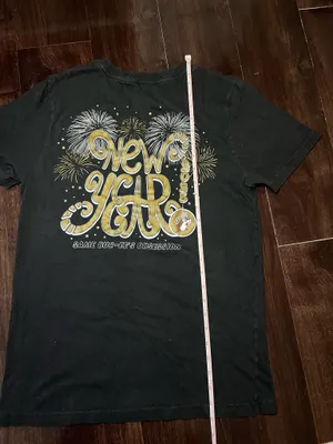 Buc-ee’s New Year 2025 Size Medium T-shirt thumbnail 4