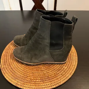 UGG Wedge boot size 11‎ women's waterproof thumbnail 2