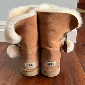 UGG Short  Boots thumbnail 3