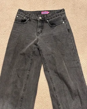 Edikted Low-Rise Straight Leg Jeans thumbnail 1