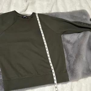 The North Face Women’s Medium Forest Green Crewneck Sweater thumbnail 6