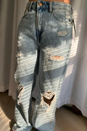 H&M Highwasted Jeans thumbnail 3