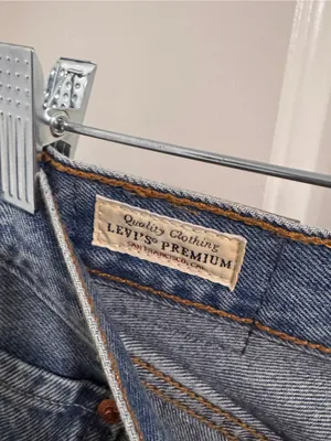 Levi's Straight-Leg Medium Wash Women's Jeans thumbnail 2