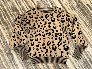 Boutique sweater  thumbnail 1
