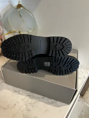 NWT Everlane Black Leather Chelsea‎ Lug Sole Boot Size 7 thumbnail 5