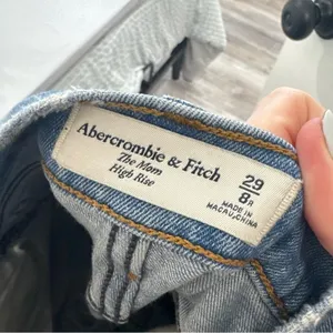 Abercrombie & Fitch The Mom High Rise Jeans Blue Medium Wash 29 8R Womens‎ thumbnail 4