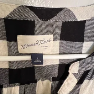 Universal Thread Women's Size Small Popover Blouse Black Cream Plaid Fleece‎ thumbnail 10