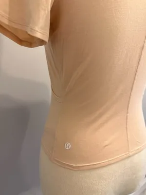 NEW Lululemon women's size 6 cream short sleeve top thumbnail 4