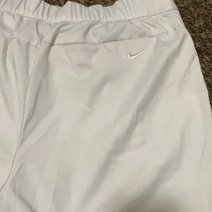 Nike Dri Fit white cloth woman size MEDIUM shorts thumbnail 8