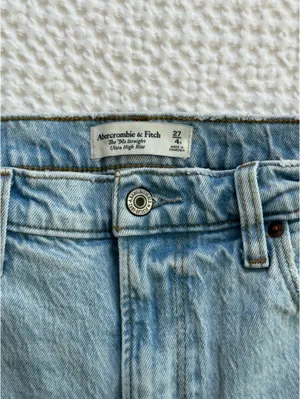 Abercrombie Ultra High-Rise Jeans thumbnail 3