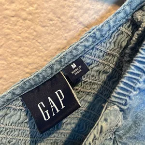GAP Women’s Denim Smocked V Neck Ruffle Sleeve Top Size Medium thumbnail 9