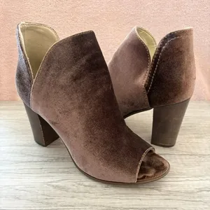 Steve Madden Kaitt Brown Velvet Velour Peep Toe 3.5” Stacked Block Heel 9 thumbnail 1