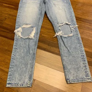 American Eagle Mom Jeans Womens Size 0 Ripped Distressed Light Wash Denim Casual thumbnail 3