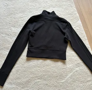 Lululemon Cropped Half-Zip thumbnail 3