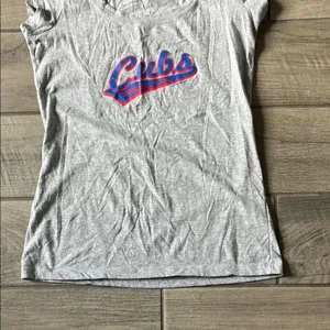 MLB Gray Cap Sleeve Fitted Tee with Chicago Cubs Logo thumbnail 2
