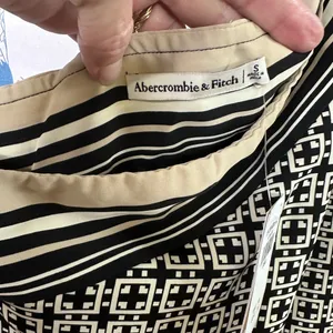 Abercrombie & Fitch One-Shoulder Black and Cream Dress NWT thumbnail 2