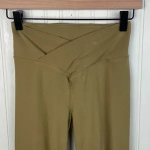 Victoria's Secret PINK Crossover Flare Legging Size XS Olive Green Y2K Yoga Pant thumbnail 3