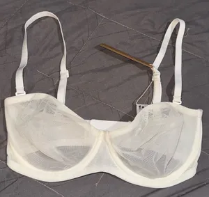 Skims Ultra Fine Mesh Strapless Bra 'Marble' thumbnail 1