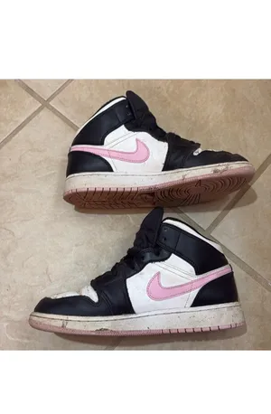 Nike Air Jordan 1 Mid thumbnail 2