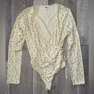 Lane 201 Pastel Yellow Floral Print Wrap Long Sleeve V-neck Bodysuit size medium thumbnail 6