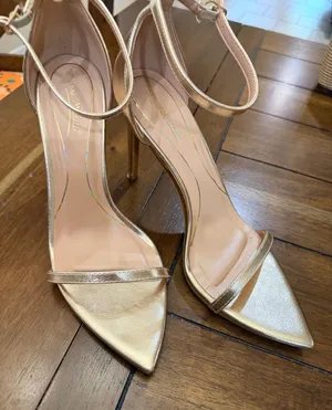 Anne Michelle Gold Metallic Pointed Toe Ankle Strap Stiletto Heels Size 7.5 thumbnail 1