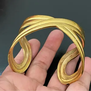 Vintage MCM Gold Brass Figure 8 Open Cuff Bangle Bracelet 57g thumbnail 2