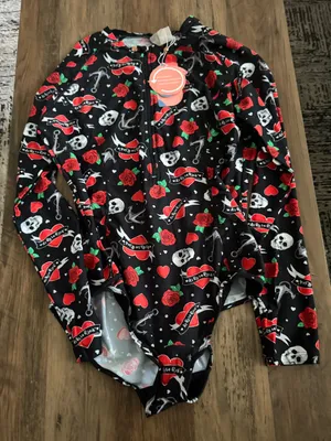 As Rose Rich One-Piece Swimsuit with Red Rose & Skull Print thumbnail 7