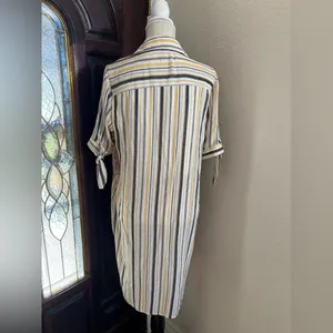 Chic Striped Button thumbnail 4