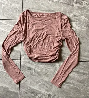 Halara NWOT Womens Long Sleeve Ruched Side Crop Top Pink Viscose Blend Small thumbnail 1