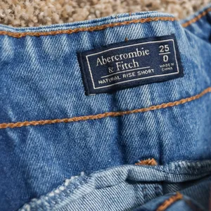 Abercrombie & Fitch Natural Rise Shorts Women 25 0 Denim Paperbag Button‎ Fly thumbnail 4
