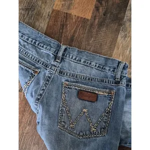 Wrangler Retro 1947 Relaxed Boot Jeans in Blue 6-8 thumbnail 3