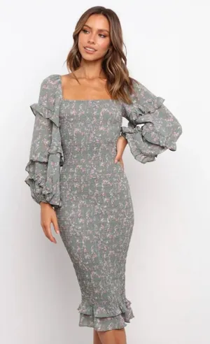 Petal & Pup Leia Smocked Ruffle Floral Midi Dress in Size US 0 thumbnail 1
