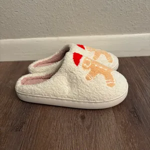 Gingerbread Cozy Santa Hat Slip on Slippers Size 7/7.5 Holiday thumbnail 3