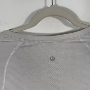 Lululemon Swiftly Tech 2.0 Long Sleeve Shirt White Race Length Gym Womens‎ 6 thumbnail 6