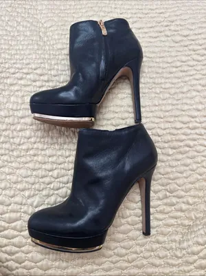 Vince Camuto 6B/36 Dira Black Leather Platform Stiletto Ankle Booties Gold Trim thumbnail 4