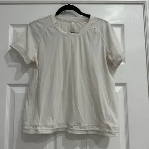 Lululemon T Shirt Size 8 thumbnail 1