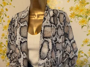 NWT Snake print 3/4 sleeve blazer size L Size L thumbnail 5