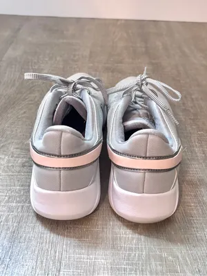 Nike Legend Essential 2 Women's Sneakers Trainers Athletic Shoes Gray Pink 8.5 thumbnail 6