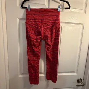 Lululemon High-Rise Crop‎ Leggings Red Size 6 Space Dye Athletic Gym Yoga thumbnail 2