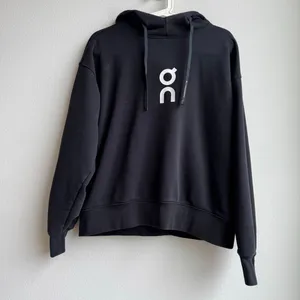 On Running Women’s Club Hoodie Organic Cotton Size Small Black Oversize Fit thumbnail 2