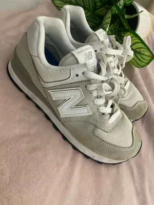NEW BALANCE Classic 574 Lifestyle Sneaker Shoes Size Womens 6 - Men’s 4.5 thumbnail 2