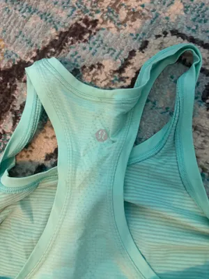 Lululemon tank top thumbnail 2