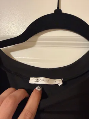 Cupshe black maxi dress thumbnail 4