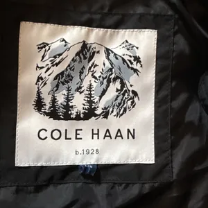 Cole‎ Haan Women's Black Chevron Quilted Puffer Vest Sz Large thumbnail 3