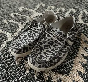 Hey Dude Women’s cheetah print size 9 thumbnail 1
