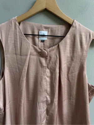 Cabi NWOT Bloom Button Up Blouse Fawn Tan Size Large Style 3603 Sleeveless Satin thumbnail 4