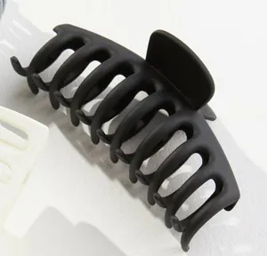 Anthropologie Courtside Matte Claw Hair Clip Black thumbnail 1