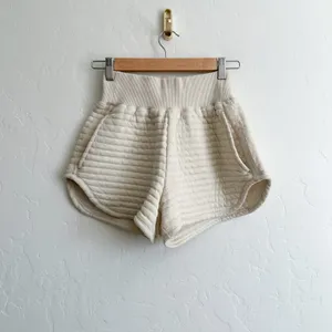 Everlane | Organic Cotton Quilted High-Rise Shorts in Parchment‎ Cream thumbnail 3