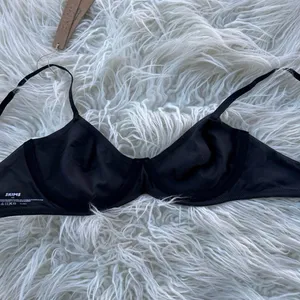 Skims Fits Everybody Unlined Demi Bra Onyx Size 32D thumbnail 7