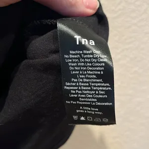 Aritzia TNA Women’s Black TNA Logo Tee Shirt Size XXS thumbnail 6